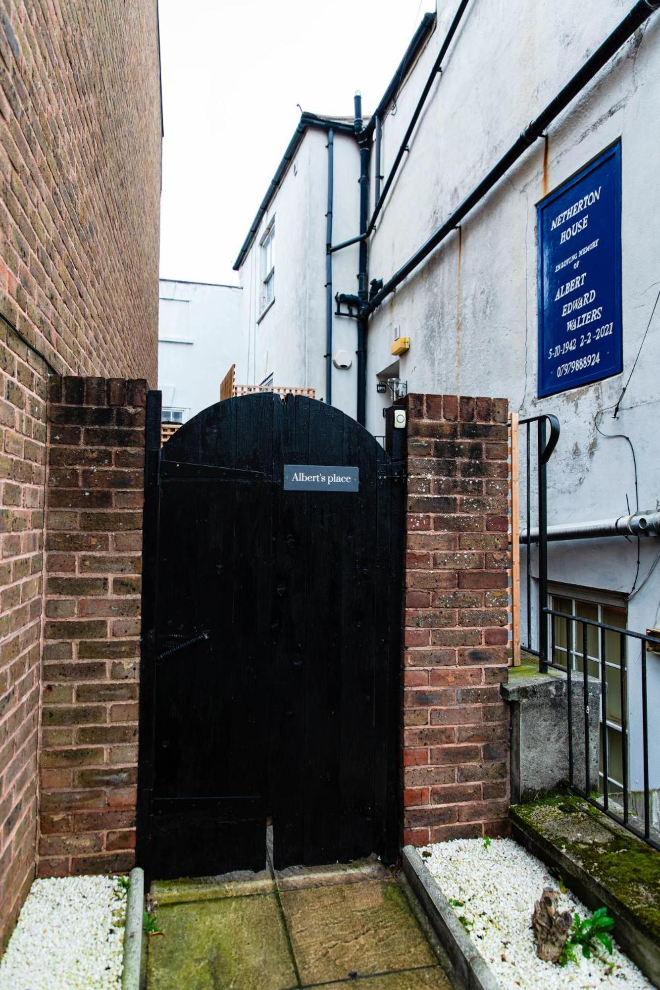 Albert'S Place Weymouth Exterior photo